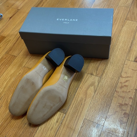 Everlane The Italian Leather Day Heel
Color: Honey
Size: 9

NWOB - Picture 5 of 6